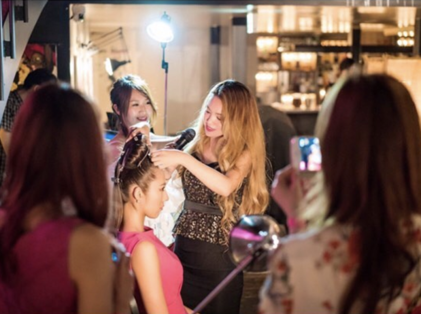 ヘアメイクさん史上一番ハッピーオーラ全開 大阪で人気のヘアメイクアーティストmemiさんのヘアメのルーツとは Luline Magazine ヘアメイクさん史上一番ハッピーオーラ全開 大阪で人気のヘアメイクアーティストmemiさんのヘアメのルーツとは Luline Magazine
