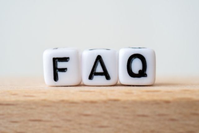 白いダイスに黒文字でFAQ