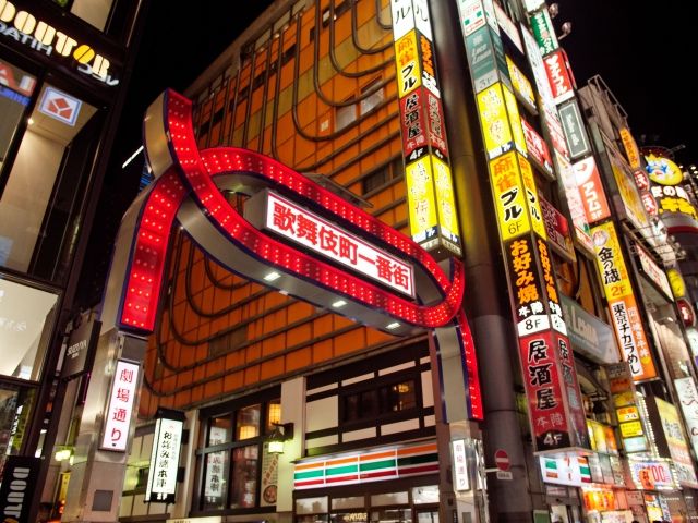 歌舞伎町の夜の街