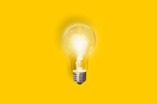 光る電球