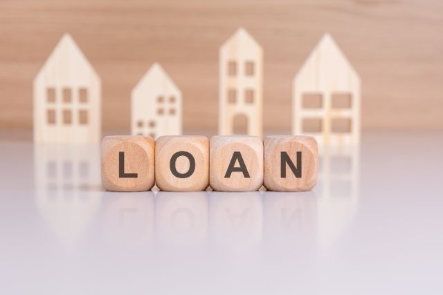 LOANと書かれた木のブロック