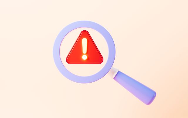 虫眼鏡の中にある赤い注意マーク