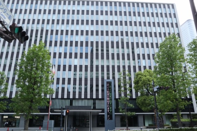 国税庁の建物の外観