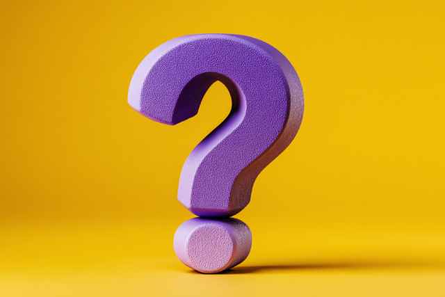 黄色の背景にある紫のハテナマーク