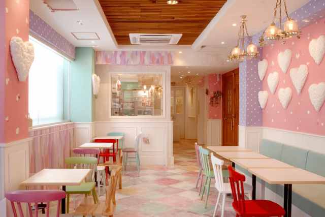 メイドカフェの店内