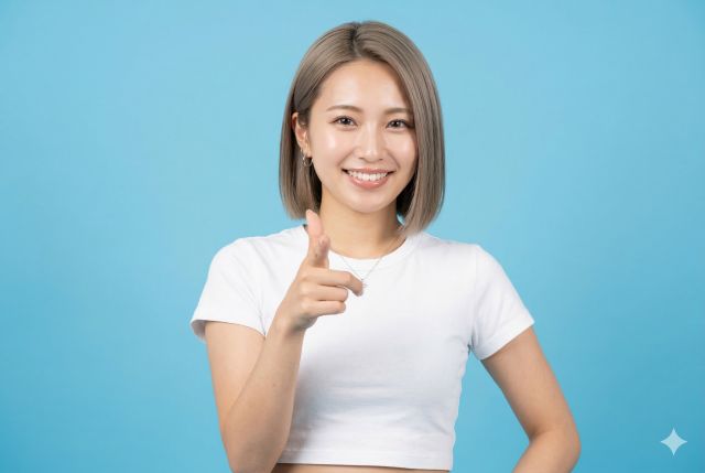 こちらを指さす女性