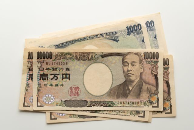 日本円の万札と千円札