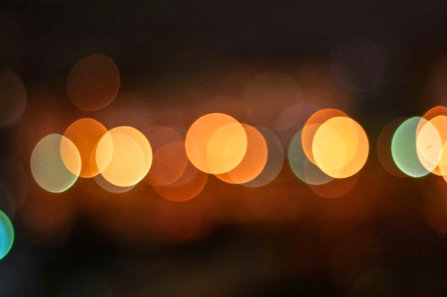 夜に光るネオン