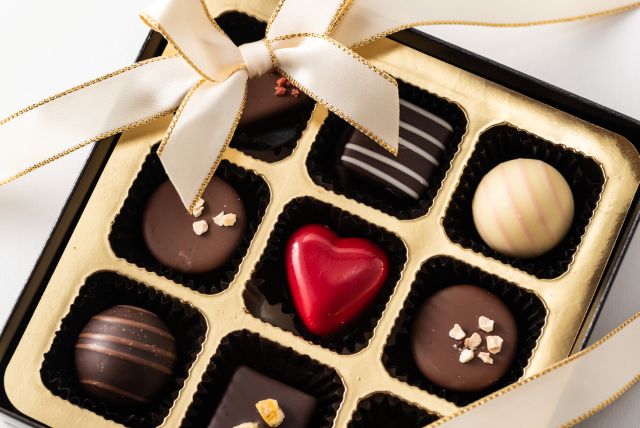 リボンがかかったバレンタインチョコレート