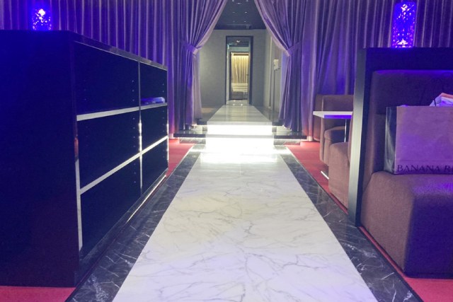 千葉のキャバクラ「Club Runway」の店内
