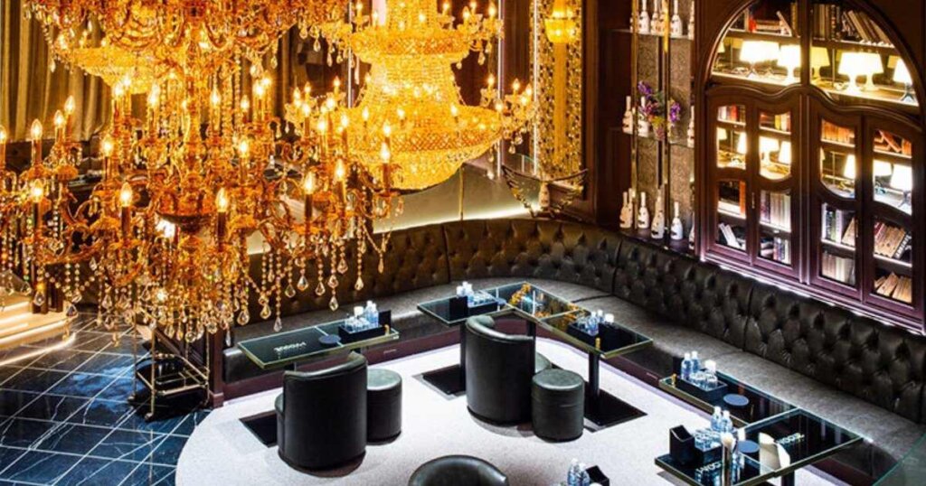 キャバクラ「ジェイボーグ」の店内