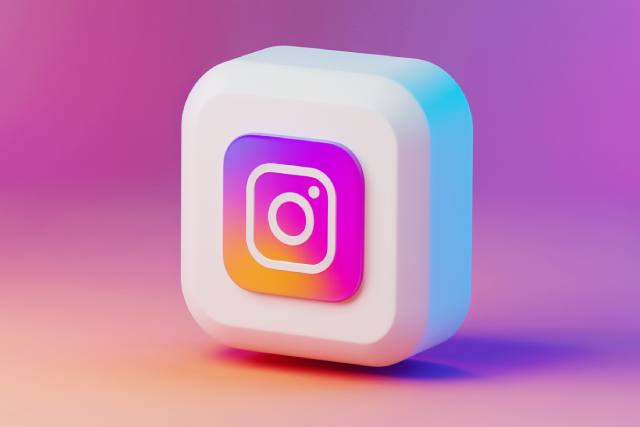 立体的なインスタグラムのロゴ