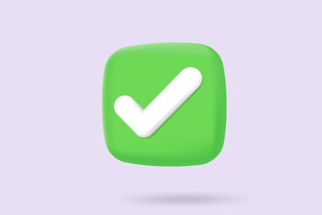 ラベンダー色の背景に緑のチェックマーク