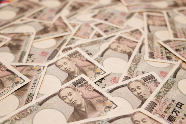 たくさんある一万円札