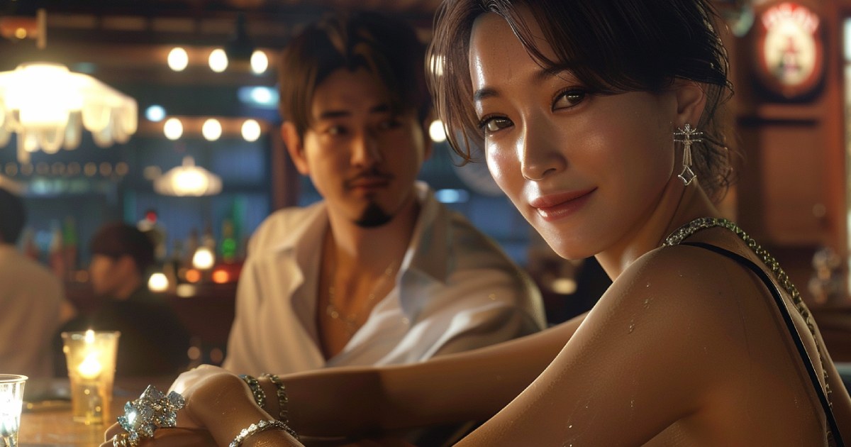 間接照明が美しい飲食店でデートする若い女性と30代くらいの男性