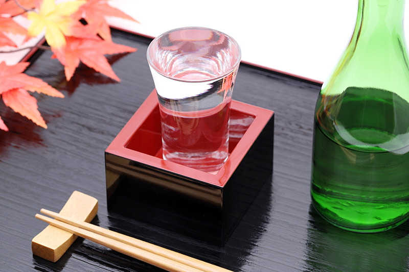 キャバクラで出る『日本酒』定番の種類や価格相場を知っておこう☆