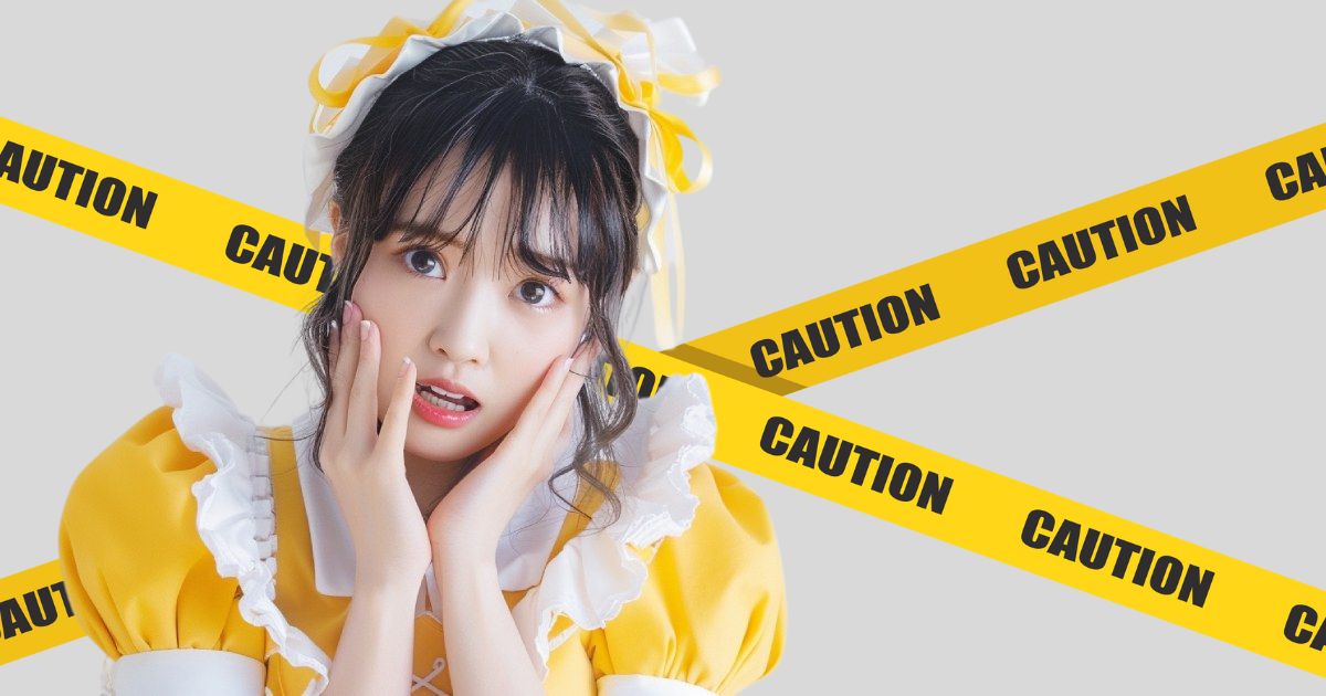 驚いた表情の黄色いメイド服を着た若いコンカフェ嬢