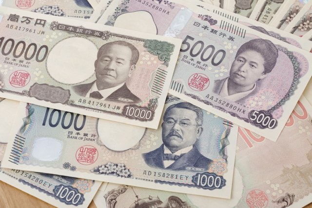 一万円、五千円、千円札