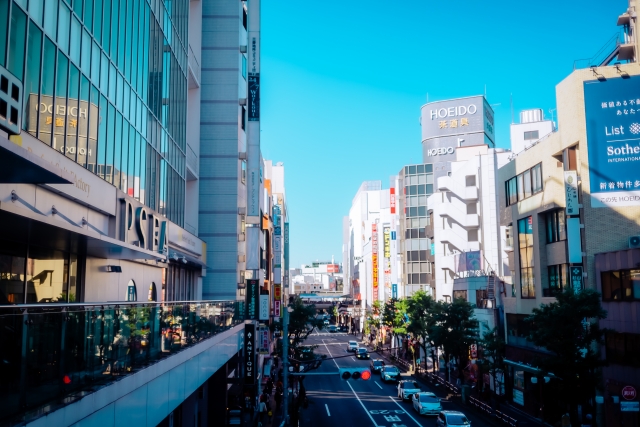 昼間の町田駅周辺の風景