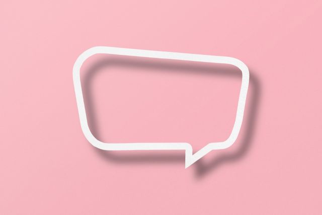 ピンクの背景に白い枠の吹き出し