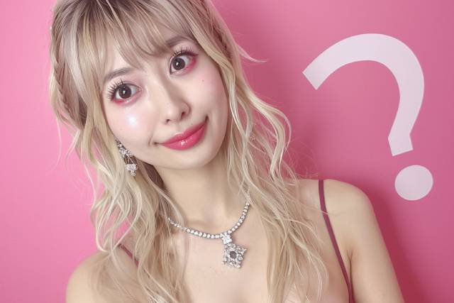 金髪のウェーブヘアのキャバ嬢とクエスチョンマーク
