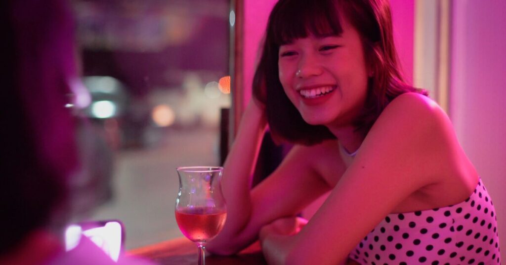 ガールズバー接客中