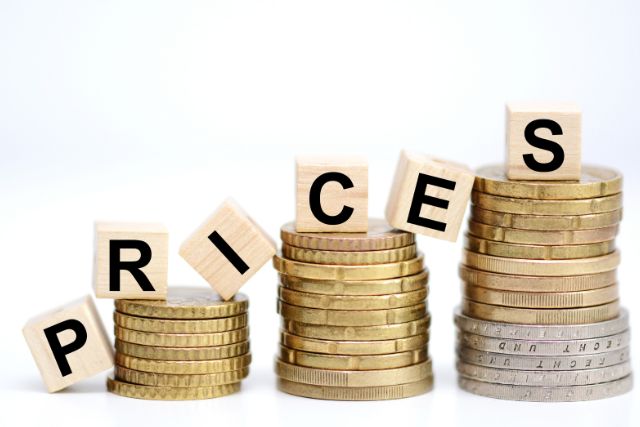PRICESと書かれたブロックとコイン