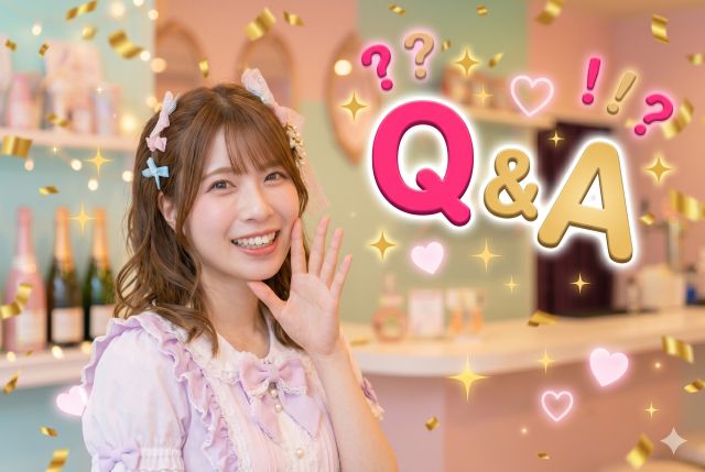 Q&Aと書かれた文字と笑顔の女性