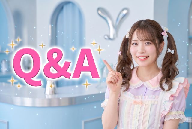 Q&Aと書かれた文字を指さす女性