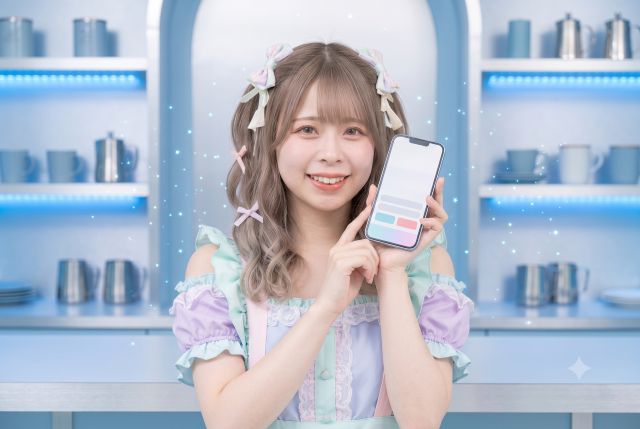 携帯を指さす女性