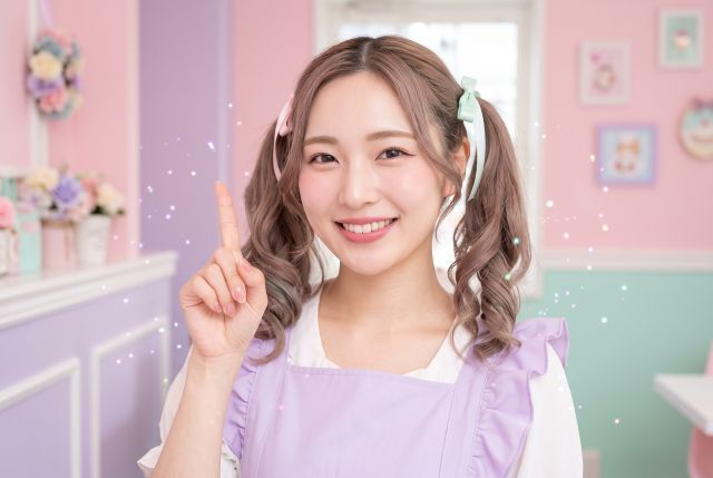 人差し指を立てるメイド服の女性